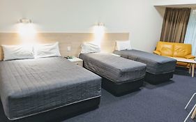 Mayfair Plaza Motel And Apartments